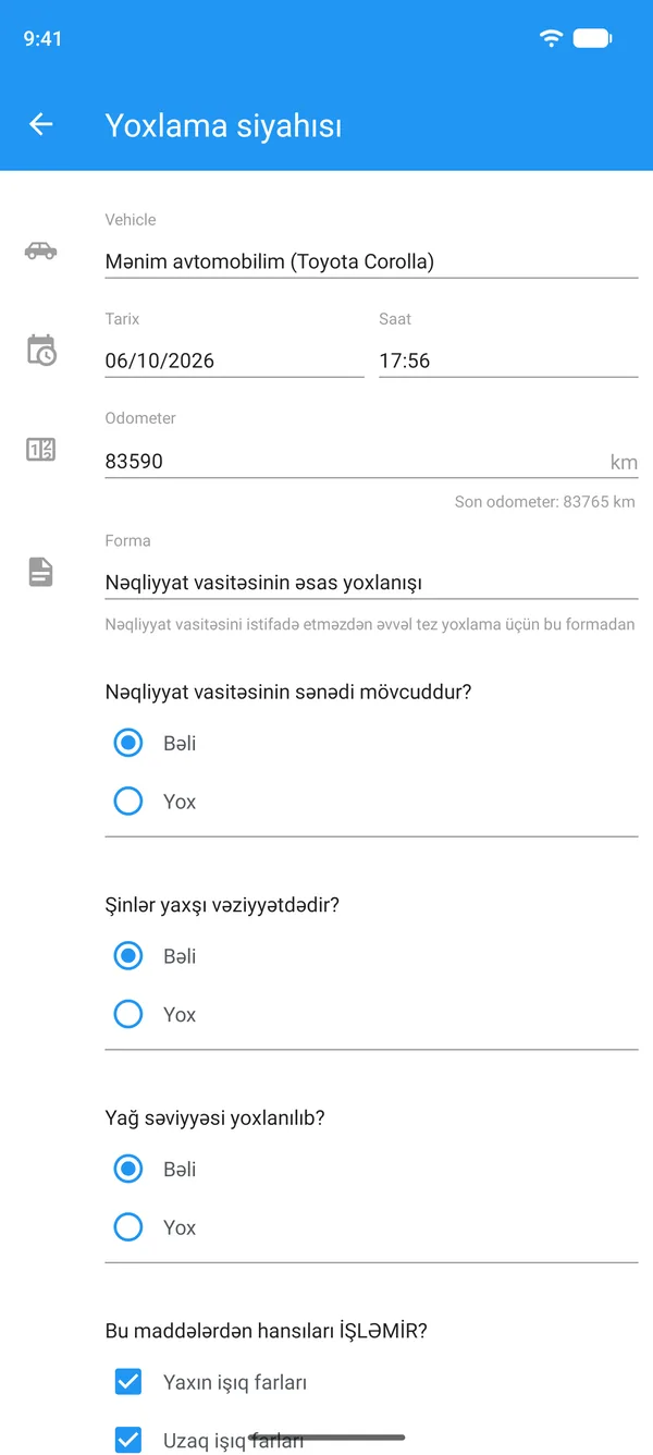 Telefonda doldurulmuş yoxlama siyahısı: nəqliyyat vasitəsi, odometr göstəricisi və bəli və ya xeyr cavabları
