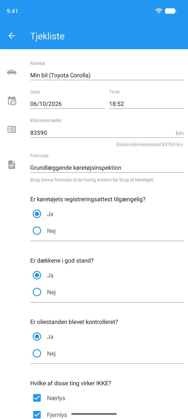 Tjekliste til køretøjer udfyldt på en mobil med køretøj, kilometertæller og ja- eller nej-svar