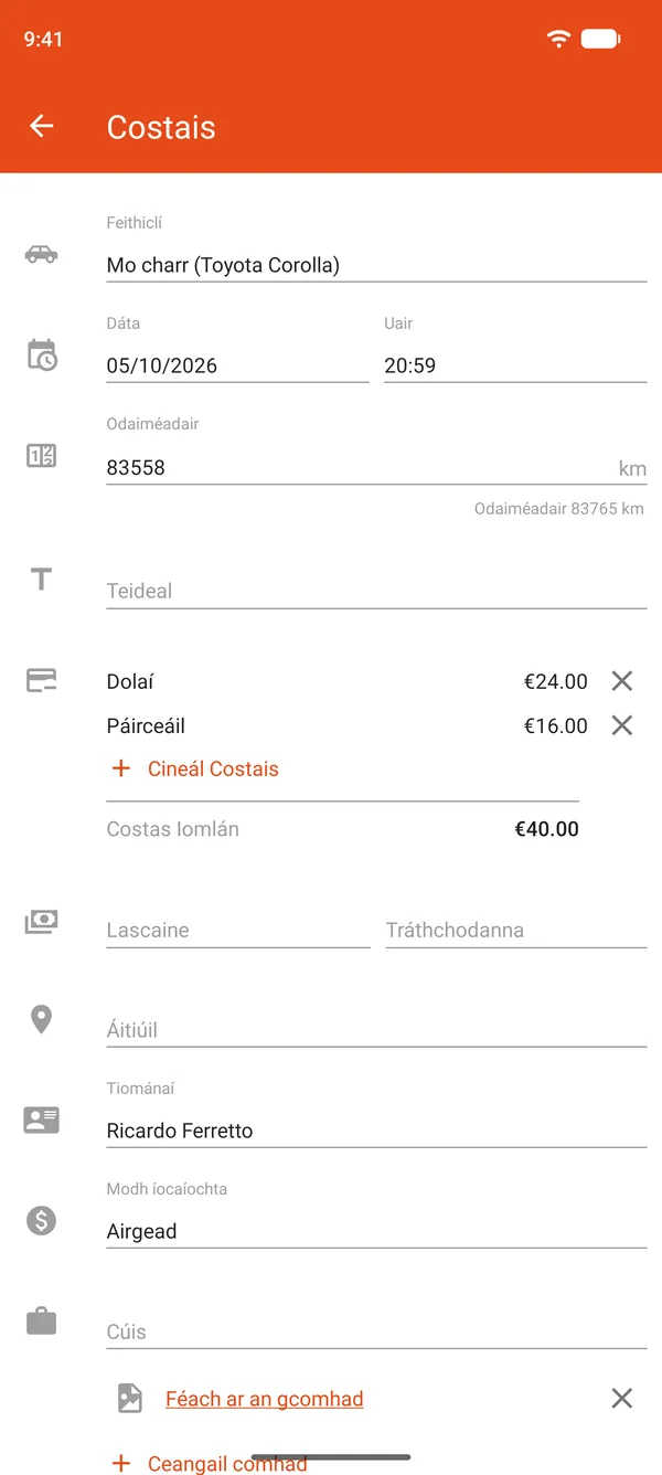 Iontráil chostais le páirceáil agus dolaí, lascaine agus tráthchodanna