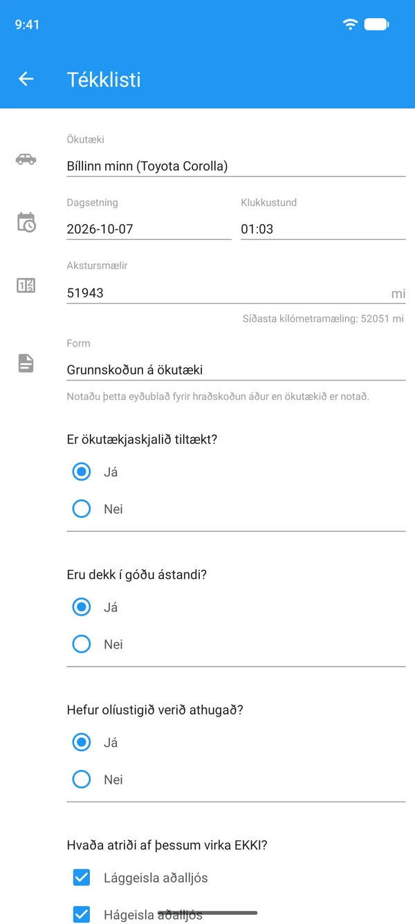 Gátlisti ökutækis fylltur út í síma, með ökutæki, stöðu kílómetramælis og já eða nei svörum