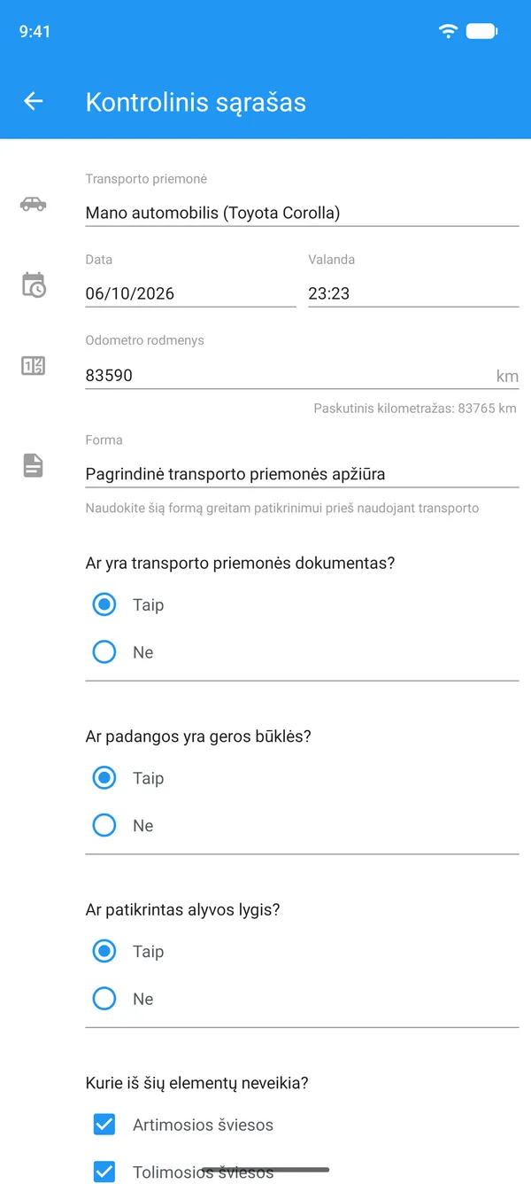 Telefone užpildytas transporto priemonės kontrolinis sąrašas su transporto priemone, odometro rodmenimis ir atsakymais taip arba ne