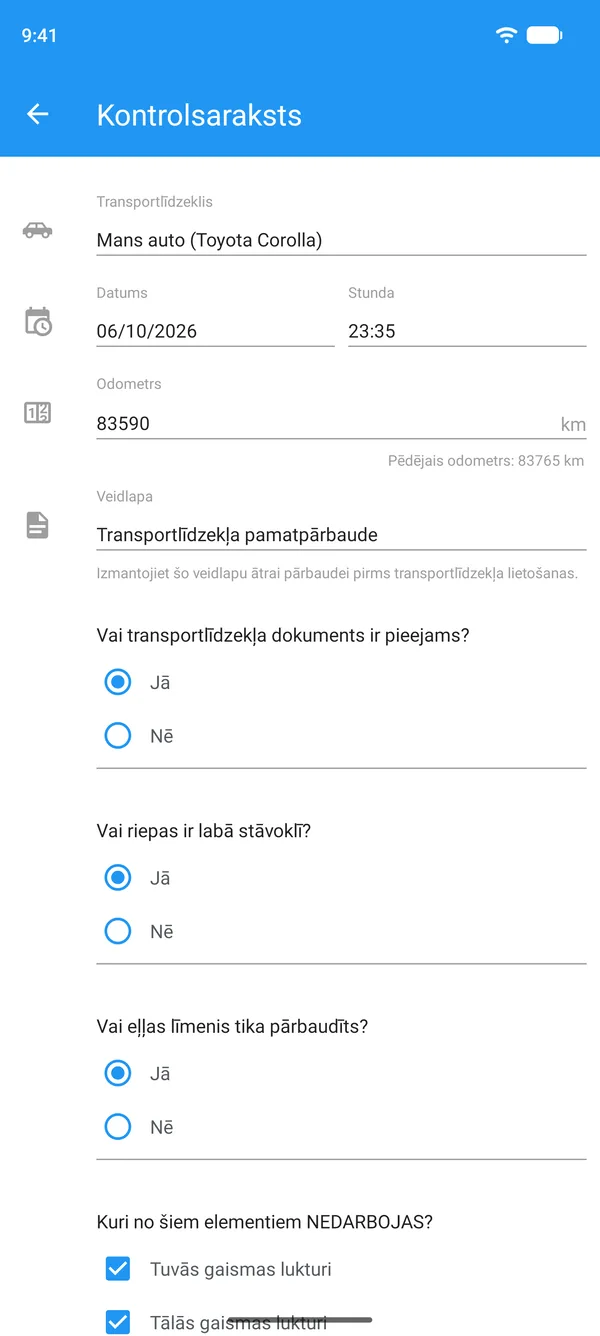 Tālrunī aizpildīts transportlīdzekļa kontrolsaraksts ar transportlīdzekli, odometra rādījumu un jā vai nē atbildēm