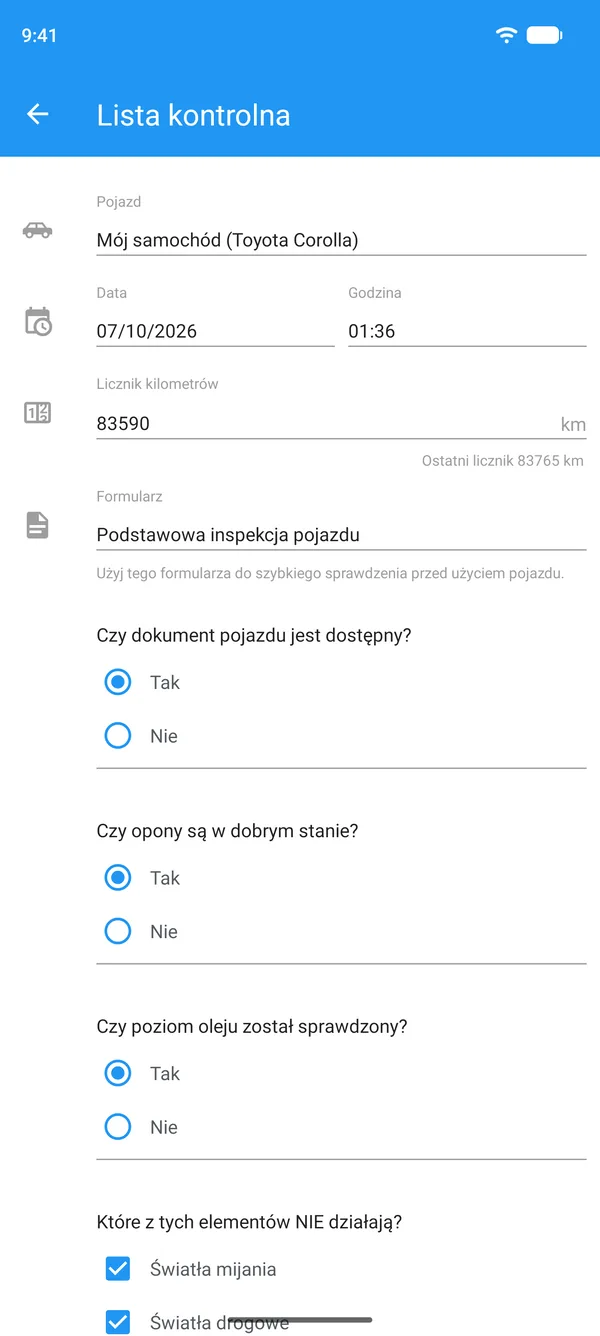 Lista kontrolna pojazdu wypełniona na telefonie, z pojazdem, stanem licznika kilometrów i odpowiedziami tak lub nie