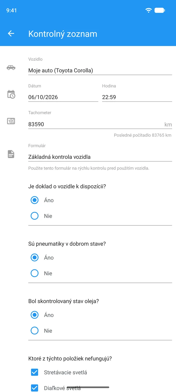 Kontrolný zoznam vozidla vyplnený v telefóne, s vozidlom, stavom tachometra a odpoveďami áno alebo nie